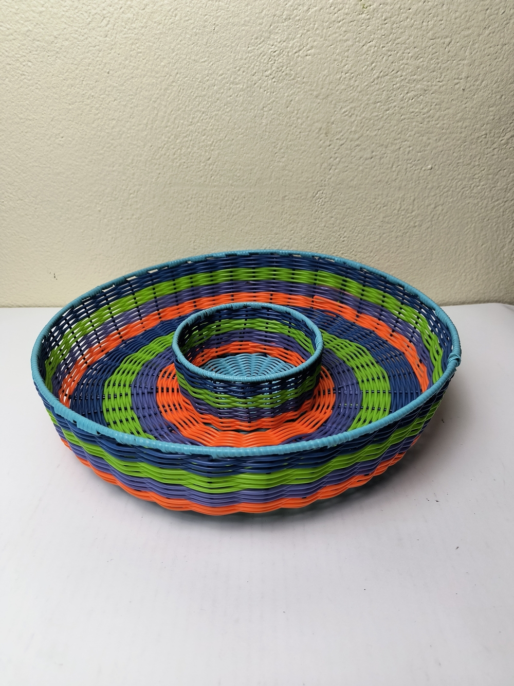 Vintage Boston Warehouse Woven Plastic Multi Appetizer Serving Tray Ship & Dip
